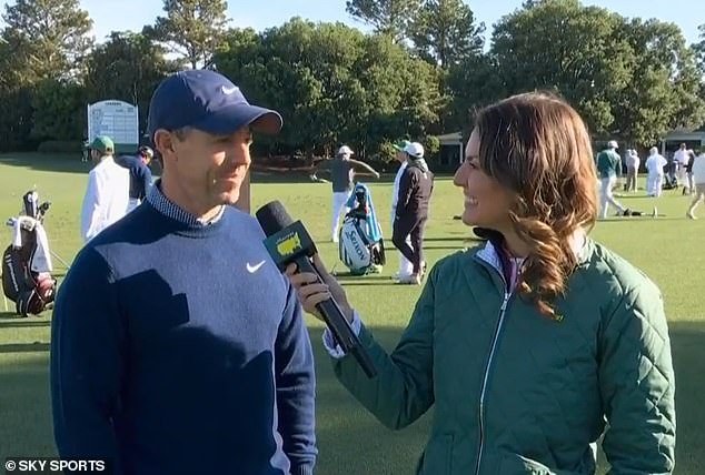 La presentadora de golf de televisión Amanda Balionis oculta el rumor de romance de Rory McIlroy bajo la alfombra en una entrevista amistosa con él en el Masters.