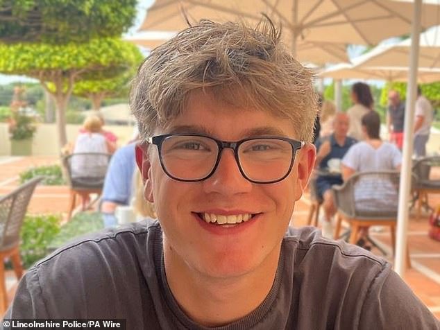 Las familias de dos estudiantes de secundaria que murieron en un accidente automovilístico están hablando sobre su “pérdida inconmensurable”, después de que un conductor adolescente por exceso de velocidad fuera encarcelado por sólo 14 meses.