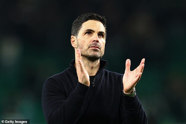 El héroe de culto de la Premier League afirma que Mikel Arteta tiene “SUERTE” de seguir siendo entrenador del Arsenal