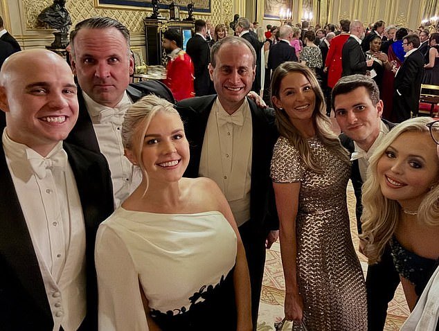 Trump planea utilizar un arma secreta que amplió su victoria en 2024 para encabezar la sala de guerra de mitad de mandato en medio de temores de un baño de sangre electoral