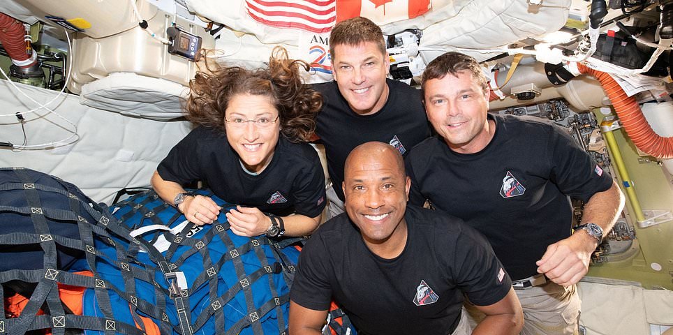 Artemis II de la NASA hace un regreso triunfal cuando la tripulación envía el primer mensaje después de una histórica misión lunar