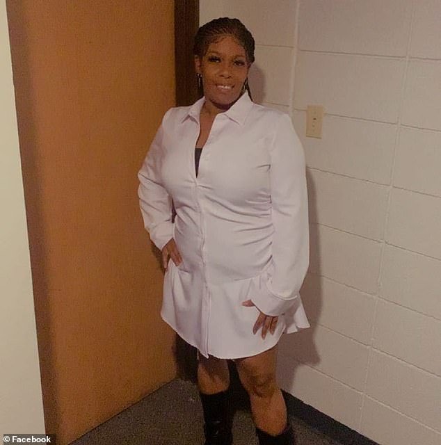 Mujer encantada y sorprendida después de que su empleador comenzó a pagarle $1,650 por HORA, pero ahora enfrenta cargos