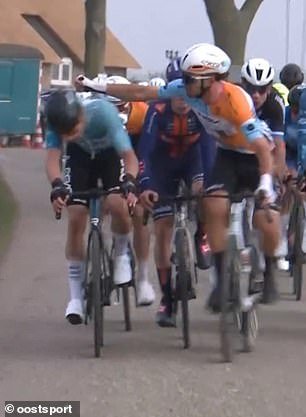 Estrella del ciclismo suspendida tras impactante incidente en el que golpeó a su rival