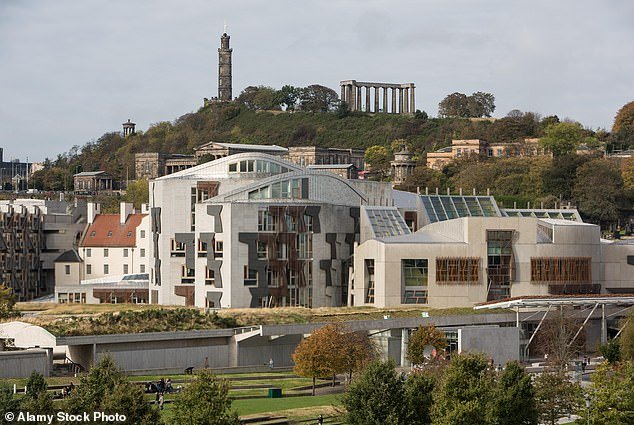 ¡McBlob! Los contribuyentes pagan la factura mientras el inflado ejército de funcionarios públicos de Escocia crece hasta los 28.000