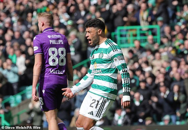 Oxlade-Chamberlain aporta calidad de estrella en la contundente victoria del Celtic sobre St Mirren para mantener vivas sus esperanzas de título