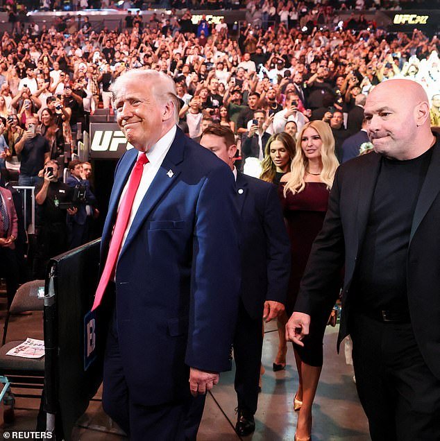 Los estadounidenses se enfurecen mientras Donald Trump mira UFC con Ivanka, Marco Rubio y Dana White durante las tensas negociaciones sobre la guerra de Irán.