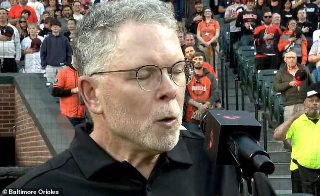 El campeón Whistler enoja a los fanáticos del béisbol con un ensordecedor himno nacional antes del juego de los Orioles de Baltimore