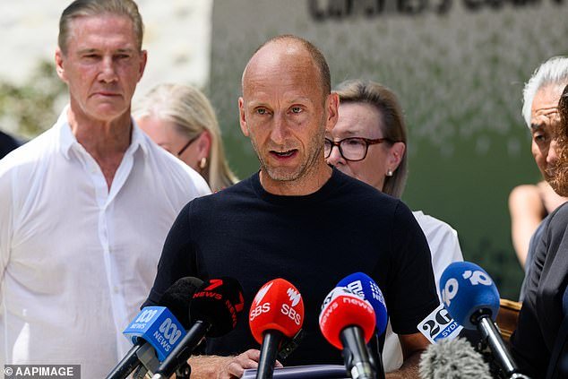 El heroico padre que dio la alarma mientras corría hacia su esposa herida de muerte durante el ataque con cuchillo en Bondi Junction se encuentra entre los ocho australianos reconocidos por su extraordinaria valentía ante un peligro que amenazaba su vida.