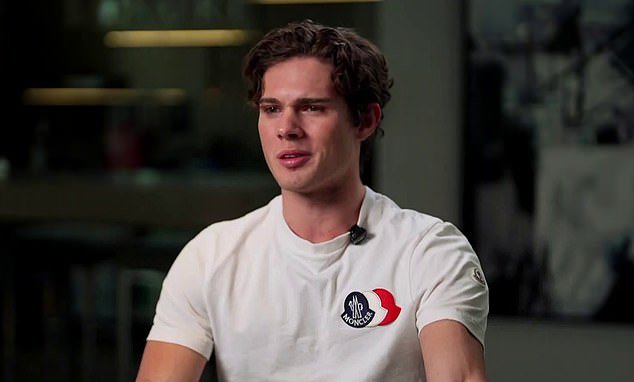 Momento impactante: el controvertido influencer ‘Looksmaxxer’ abandona la entrevista de 60 Minutes en Australia y la pregunta que cruza la línea