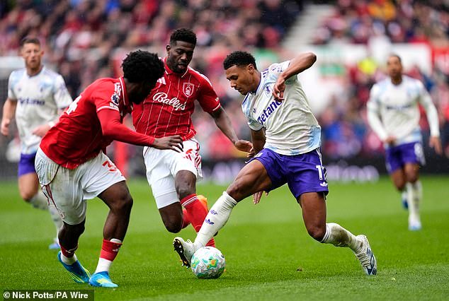 Nottingham Forest 1-1 Aston Villa: un empate parece una oportunidad perdida para ambos lados, escribe TOM COLLOMOSSE, mientras los anfitriones se recuperan después del desastre inicial de Murillo
