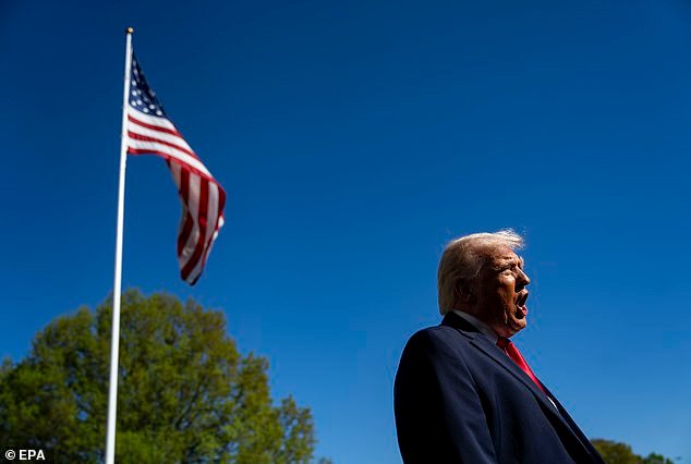 Los votantes están nombrando el tema que podría DESTRUIR a los republicanos en las próximas elecciones, e incluso Trump admite presión.