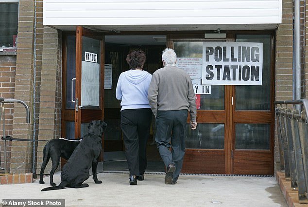 STEPHEN DAISLEY: Podríamos levantar las manos y rendirnos… o podríamos taparnos la nariz e intentar un poco de coordinación táctica.
