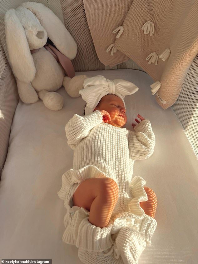 Bernard Tomic y su glamorosa pareja revelan la alegría de su bebé después de mantenerlo en secreto durante nueve meses, y su hija tiene un nombre MUY singular