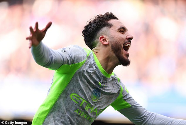 Cómo el ‘único’ Rayan Cherki está impulsando el desafío por el título del Manchester City, y el momento invisible en la victoria del Chelsea que muestra por qué hay más por venir, escribe JACK GAUGHAN