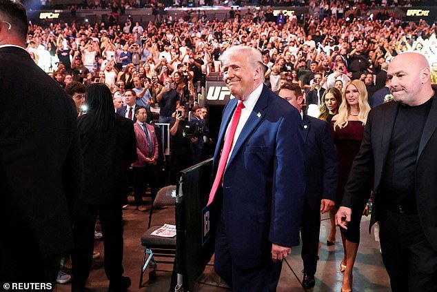 Caos por el bloqueo petrolero: Trump promete prohibir todos los barcos desde el Estrecho HOY mientras fracasan las conversaciones de paz con Irán