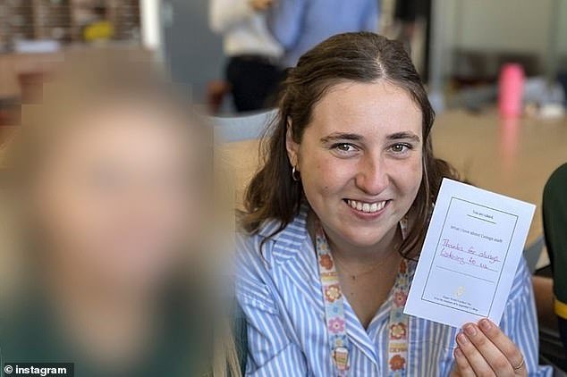 La maestra de una escuela privada de Brookvale, St. Augustine, que gana $23,000 al año, está siendo acusada nuevamente por acusaciones de que abusó sexualmente de un estudiante de 15 años.