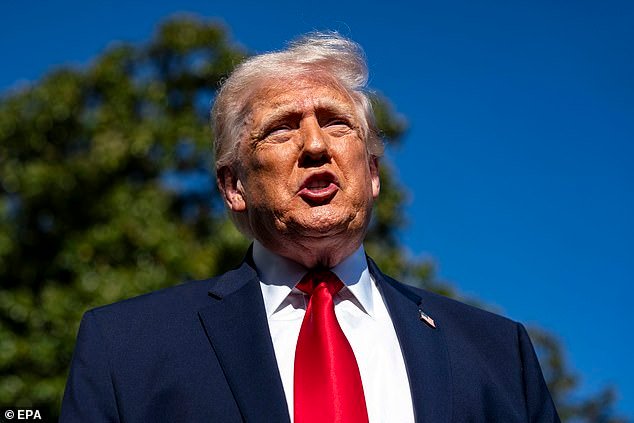 Trump critica al Papa Leo como “débil ante el crimen” por pasar tiempo con los demócratas y dice que el Papa nacido en Estados Unidos “no estaría en el Vaticano” sin él.