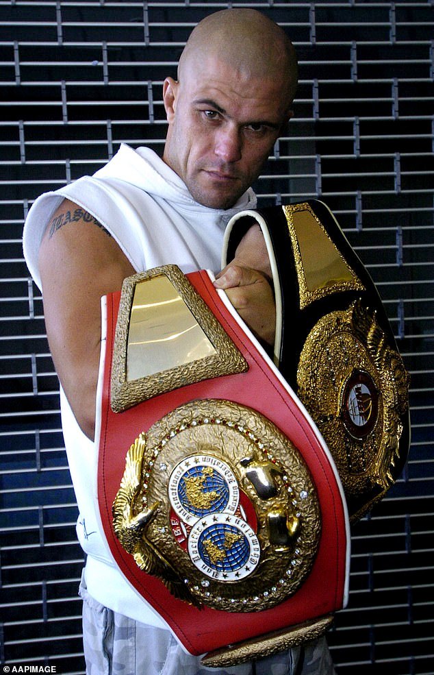 La leyenda del boxeo australiano Shannan Taylor habla sobre la única señal de advertencia antes de su horrible diagnóstico de cáncer y cómo está luchando contra la enfermedad mientras lo dejaron en quiebra después de haber sido engañados.