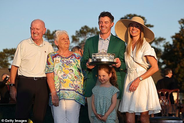 Momento adorable El tributo de la victoria de Rory McIlroy en el Masters a su esposa Erica y su hija por “aguantarme” avergüenza a Poppy, de cinco años