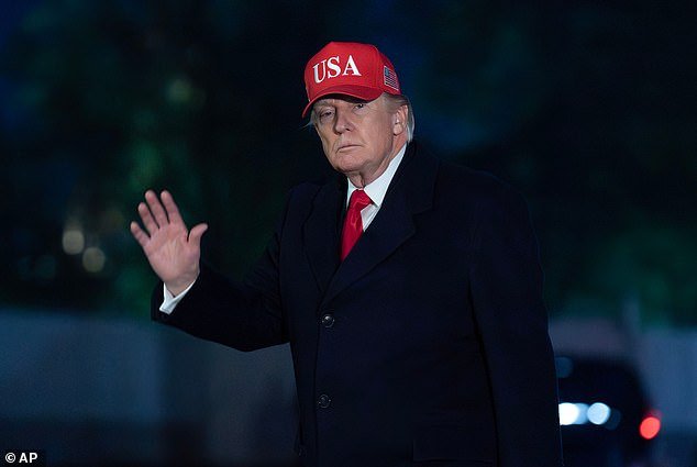 Los británicos se preparan para más miseria a medida que los precios del petróleo vuelven a subir por encima de los 100 dólares tras el colapso de las conversaciones sobre Irán… y Starmer se niega a unirse al ‘bloqueo’ de Trump del Estrecho de Ormuz