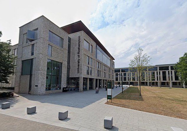 Los estudiantes que reciben advertencias de activación incluyen mención del chocolate en sus clases en el nuevo estado de vigilia.