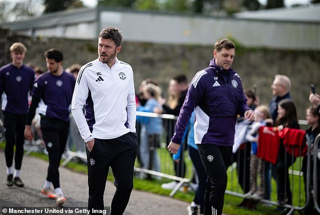 Michael Carrick estaba en la playa cuando el Man United se enfrentó al Leeds hace tres meses; ahora el jefe de los Red Devils insiste en que su futuro en el “trabajo definitivo” se “resolverá de cualquier manera”.