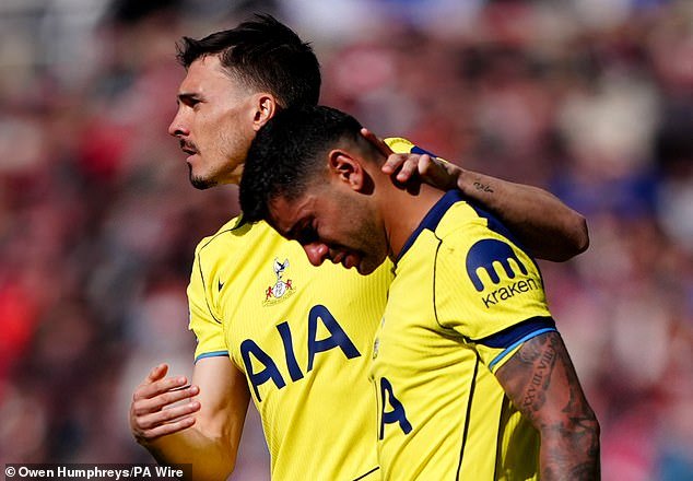 Lágrimas por el llanto del capitán del Tottenham: Cristian Romero acusado de enviar a su equipo ‘el mensaje equivocado’ en medio del descenso – exponiendo su comportamiento en el Partido del Día