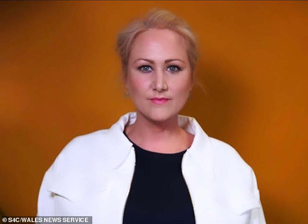 El ejecutivo de la televisión galesa despedido por “desatar, borracho, una andanada de abusos contra la estrella del rugby de los British Lions” recibirá una indemnización tras presentar una demanda por despido improcedente