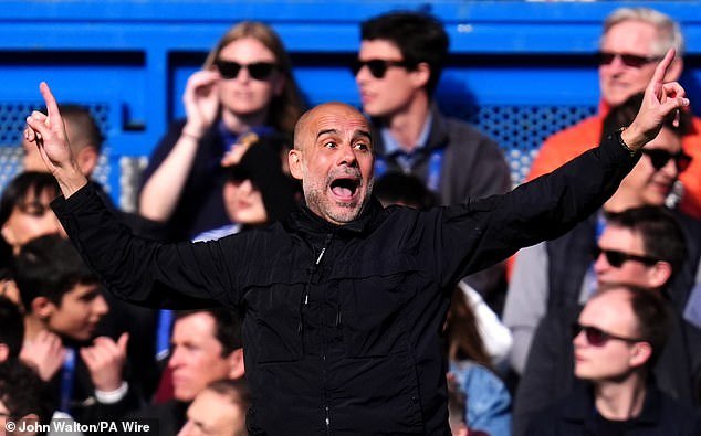 ‘Te lleva a otro nivel’: Cómo Pep Guardiola dominó el arte de la carrera por el título – JACK GAUGHAN revela los ingeniosos movimientos que aseguran que el Manchester City siempre prospere en el período previo… y la razón por la que el Arsenal se está desmoronando