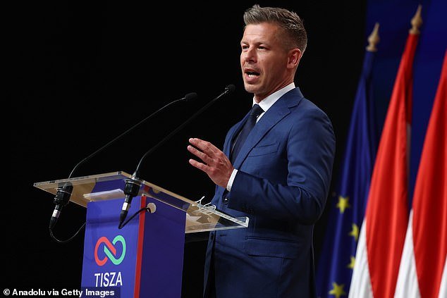 El nuevo primer ministro de Hungría insta a Gran Bretaña a volver a unirse a la UE mientras Starmer habla de revertir el Brexit… y evitar las votaciones sobre la adopción de las reglas de Bruselas.