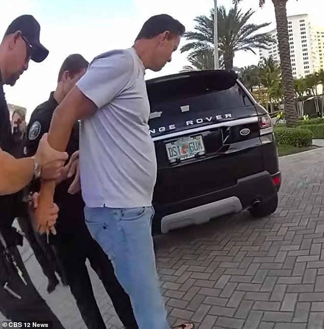 Momento vergonzoso: la verdadera ama de casa que conduce un Range Rover y su marido son arrestados después de meses de robar en el supermercado Publix de Florida