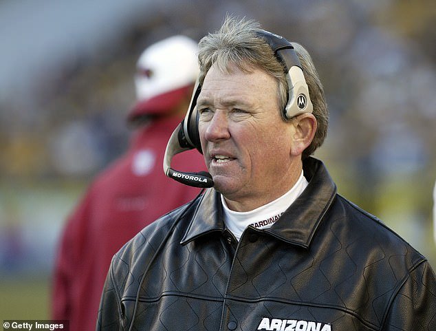 El ex entrenador en jefe de la NFL y analista de radio Dave McGinnis falleció a los 74 años mientras llegan los homenajes.