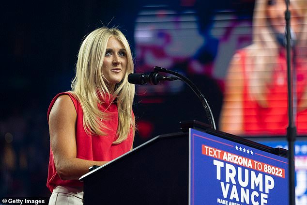 Riley Gaines está dando marcha atrás en las críticas a Donald Trump después de responder a un aliado por una imagen de IA que lo retrataba como Jesús.