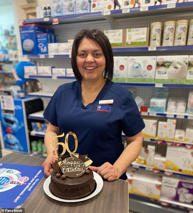 Cheryl fue acusada de robar un puñado de dulces y fue despedida…ahora su jefe le debe $24,000