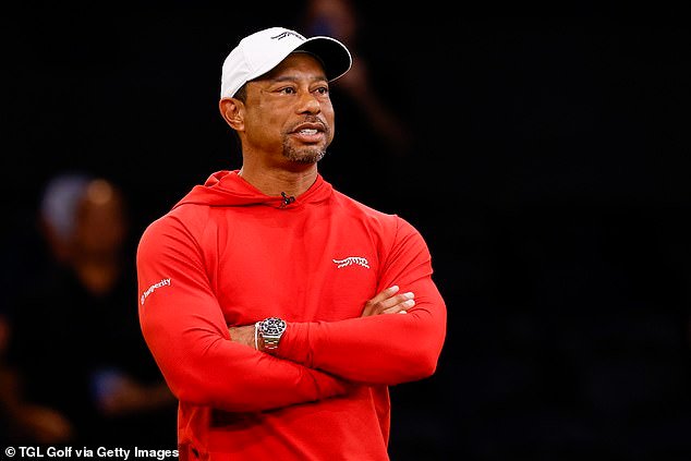 Los primeros trofeos conocidos de Tiger Woods se subastan por una cantidad asombrosa en medio de la saga de DUI de la estrella del golf