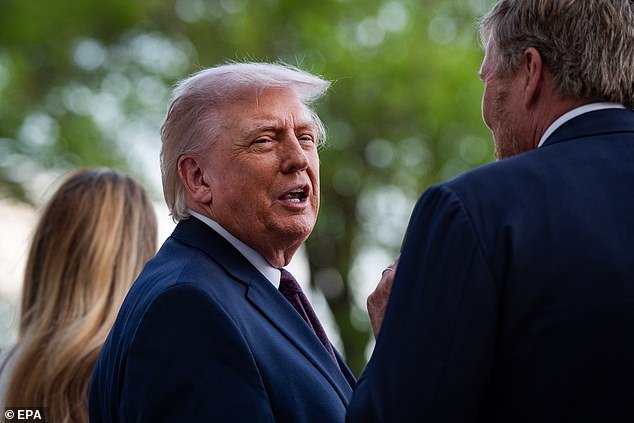 Trump dice que el Papa “probablemente aprendió” a mantenerse al margen de la política y revela por qué borró una foto de sí mismo como Jesús