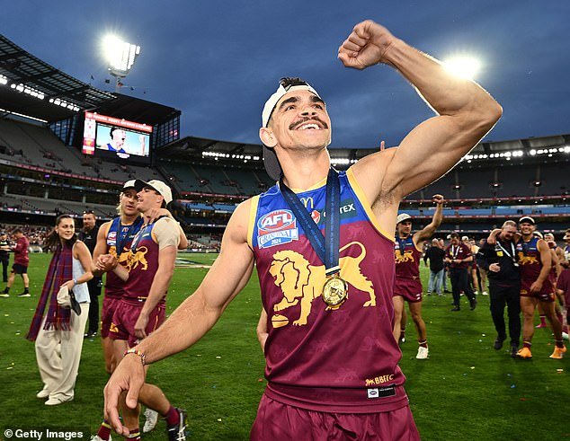 ¿La música está arruinando el fútbol? Los fanáticos y expertos están divididos a medida que los juegos de la AFL se parecen cada vez más a conciertos.