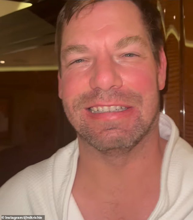 El video de “Party Yacht” parece mostrar a un Eric Swalwell hinchado reclinado en bata de baño mientras renuncia al Congreso en medio de acusaciones de violación.
