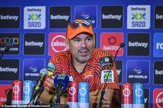 El entrenador de Hampshire revela la extraña forma en que pudo eludir la “ridícula” nueva regla de sustitución que divide el cricket del condado, y cómo ya se está demostrando que el BCE está equivocado.