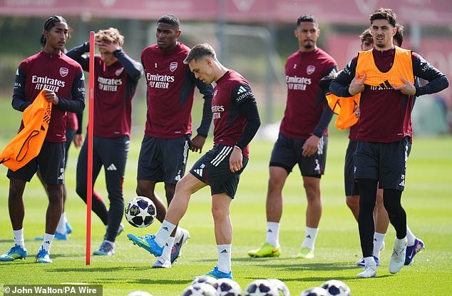 En el Arsenal, afectado por la crisis, CINCO jugadores habituales se perderán el entrenamiento en vísperas del partido decisivo de la Liga de Campeones contra el Sporting, y todavía quedan días hasta que viajen a Man City en un partido que no pueden perder.