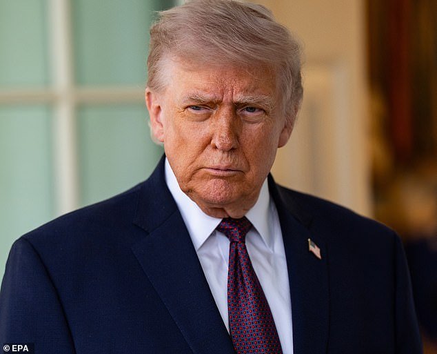 Ahora Donald Trump apunta a Red Ed: el presidente de EE.UU. critica la ofensiva neta cero de Miliband y pide al Partido Laborista que “perfora, bebe, perfora” en el Mar del Norte y deja de construir molinos de viento.