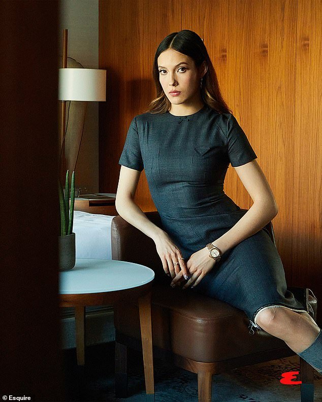 Eileen Gu critica las críticas de JD Vance de elegir a China en lugar de Estados Unidos en los Juegos Olímpicos y sorprende en una nueva sesión de fotos