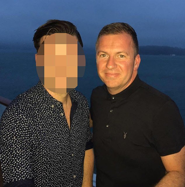 Una azafata de Virgin es arrestada en Florida por “empujar” a una adolescente a la que acusó de saltarse la fila en el Magic Kingdom de Disney