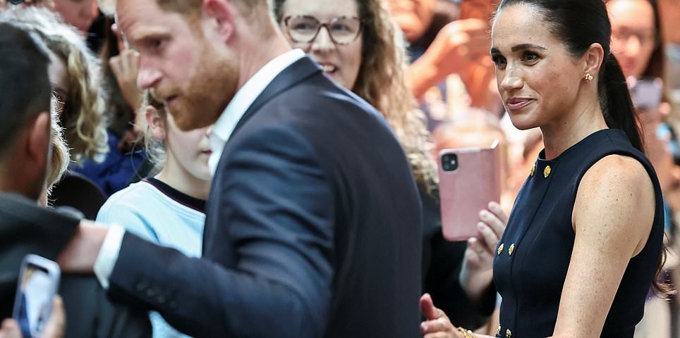La recepción dividida en Australia para Harry y Meghan se convierte en un “punto delicado” cuando la pareja comienza el segundo día de su gira y los planes de la duquesa de Sussex están envueltos en un velo de misterio.