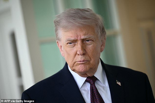 Trump dice que la guerra con Irán ha TERMINADO mientras Vance se prepara para la segunda ronda de conversaciones de paz en Pakistán