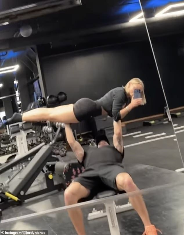 Mykhailo Murdyk, rechazado en un test antidopaje del Chelsea, envía a la banca a su nueva NOVIA mientras el ucraniano se mantiene en forma mientras espera el veredicto de prohibición.