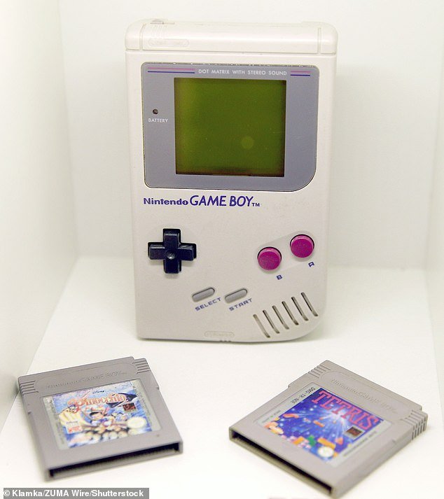 A los padres les gusta el año 1999: las madres y los padres crían a sus hijos en un estilo retro, dejándolos aburrir, renunciando a los iPhone y viendo películas y series más tranquilas de los años 90.