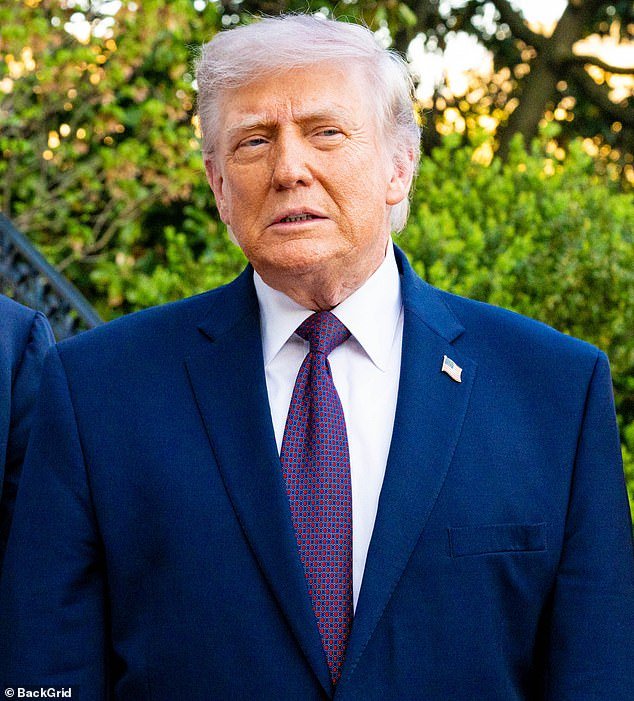 El ejército estadounidense desafía a Trump por el bloqueo de Ormuz con una escalofriante advertencia: “¡Prepárense para abordar!”