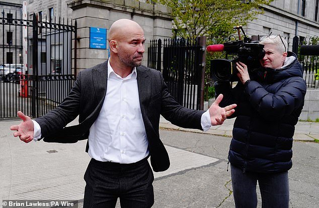 Conor McGregor da grandes pistas sobre el regreso de UFC mientras la estrella resuelve una amarga disputa de cuatro años con un ex amigo que afirmó que a ÉL se le ocurrió la idea de un negocio de whisky de £ 442 millones.