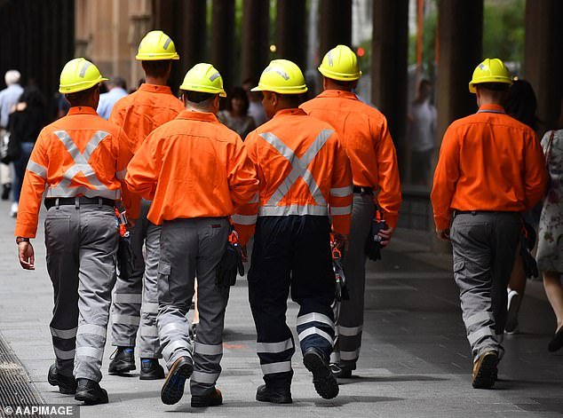 Un grupo de australianos recibirá 100 dólares en vales de combustible: lo que necesitas saber